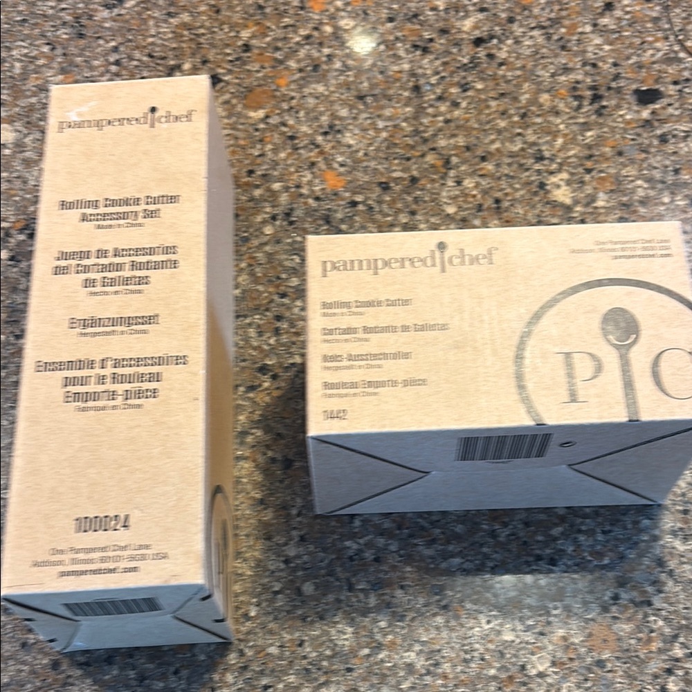 Pampered Chef 2 Pack: Rolling Cookie Cutter (1442) & RCC Accessory Set (100024)